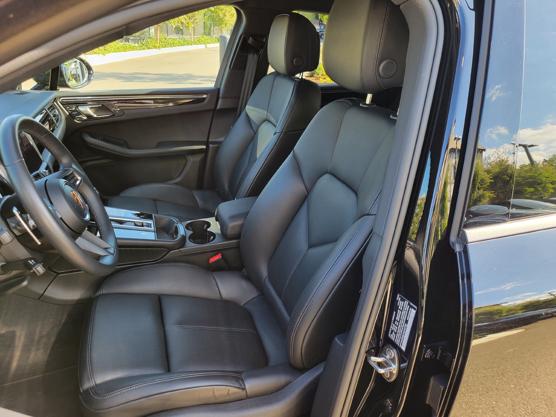 Used 2026 Porsche Macan AWD/4WD image 5