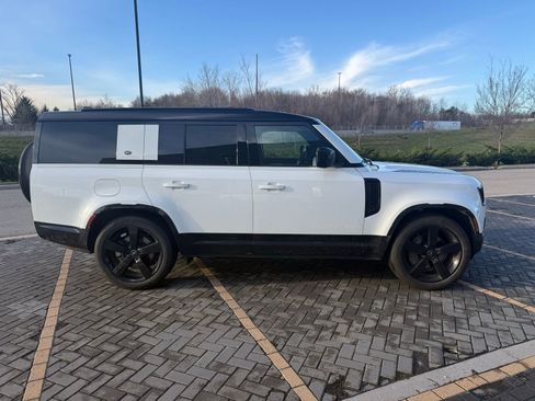 Used 2023 Land Rover Defender 130 X-Dynamic SE image 4