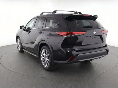 Used 2021 Toyota Highlander Limited FWD image 7