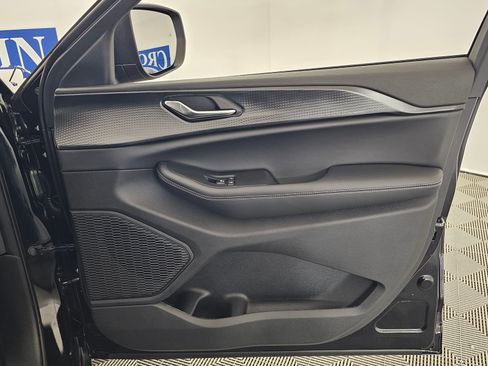 New 2025 Jeep Grand Cherokee Laredo X w/ Luxury Tech Group I image 32