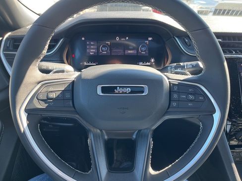 New 2025 Jeep Grand Cherokee Altitude image 20