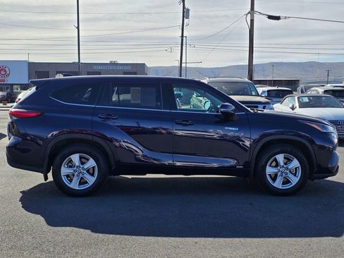 Used 2021 Toyota Highlander LE image 6