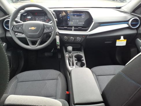 New 2026 Chevrolet Trax LS w/ LS Convenience Package FWD image 18