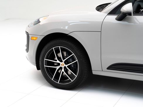 Certified 2025 Porsche Macan AWD/4WD image 11