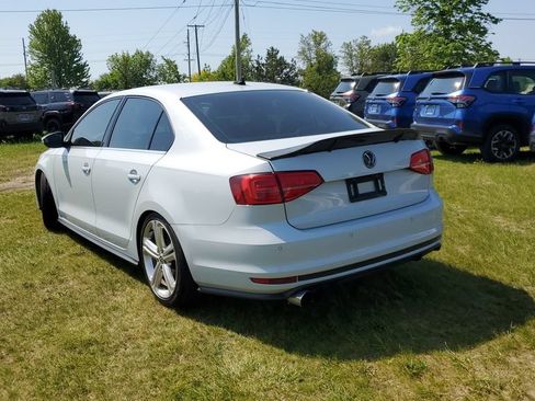 Used 2017 Volkswagen Jetta GLI FWD image 3