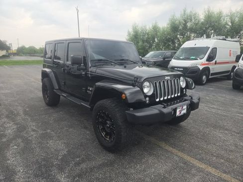 Used 2018 Jeep Wrangler Unlimited Sahara AWD/4WD image 2
