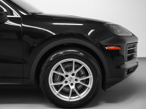 Certified 2025 Porsche Cayenne AWD/4WD image 14