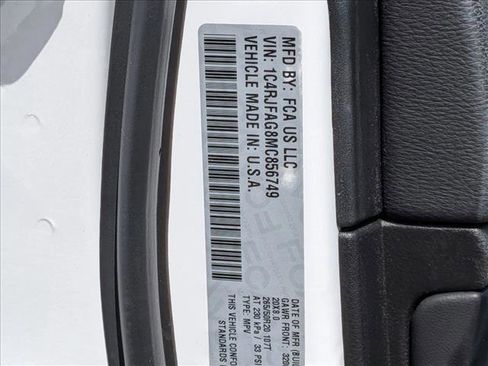 Used 2021 Jeep Grand Cherokee Laredo X image 25