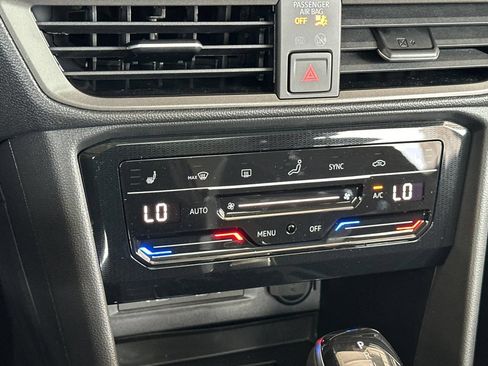 New 2026 Volkswagen Taos SE FWD image 20