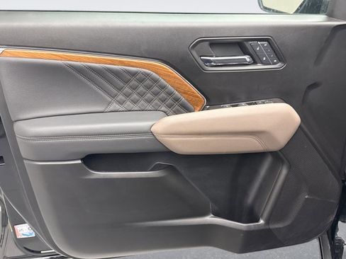 Used 2024 GMC Canyon Denali image 9