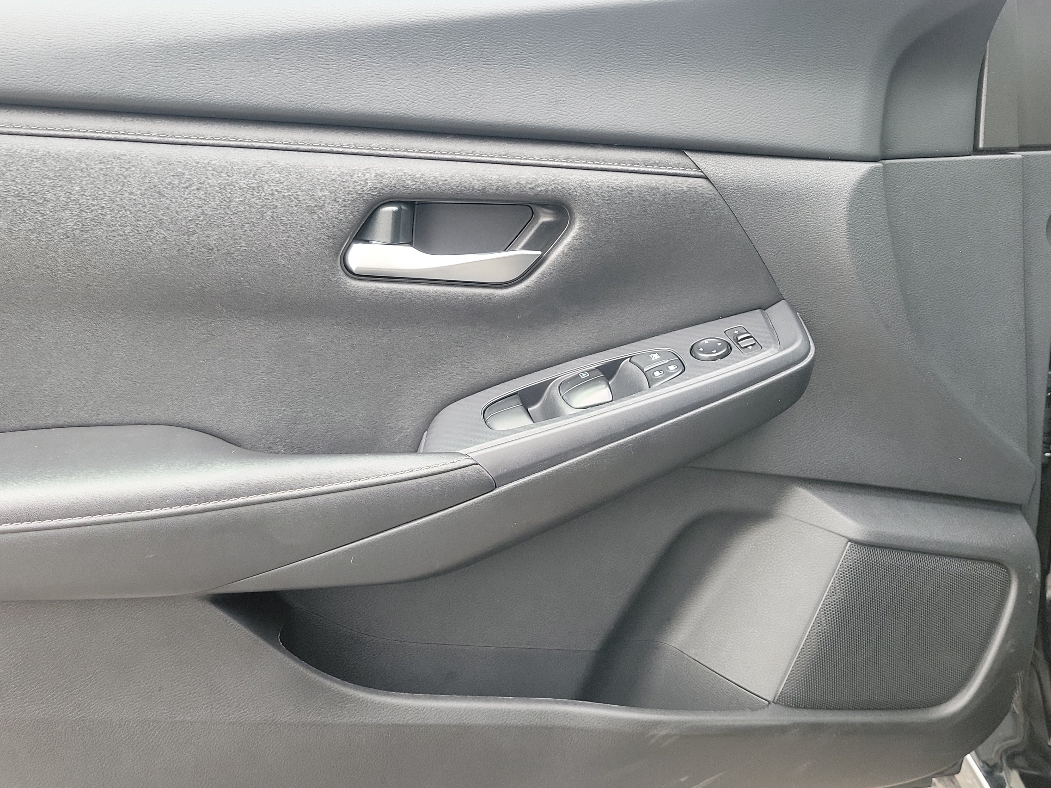 Used 2024 Nissan Sentra SV FWD image 11
