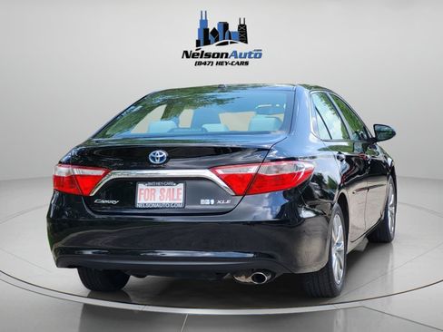 Used 2017 Toyota Camry XLE w/ Moonroof Package FWD image 5