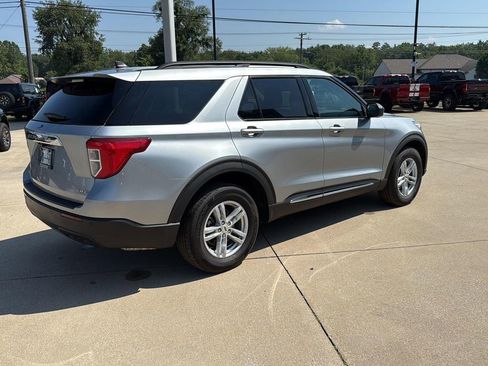 Used 2023 Ford Explorer XLT image 6