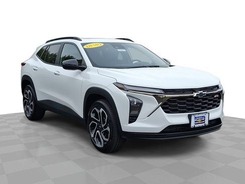New 2026 Chevrolet Trax RS w/ Sunroof Package FWD image 1