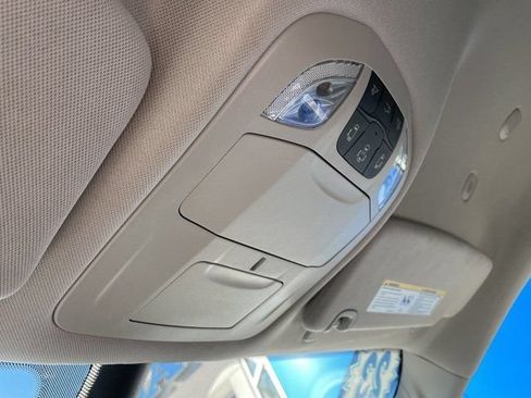 Used 2023 Chrysler Pacifica Touring-L FWD image 16