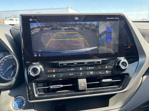 Used 2022 Toyota Highlander Platinum image 10