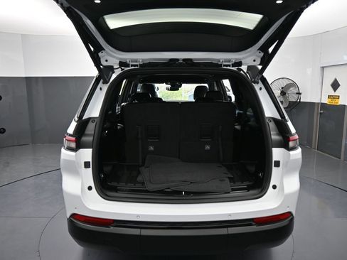 Used 2023 Jeep Grand Cherokee L Altitude image 38