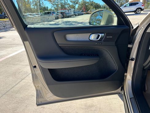 Used 2025 Volvo XC40 B5 Ultra w/ Protection Package Premier image 17