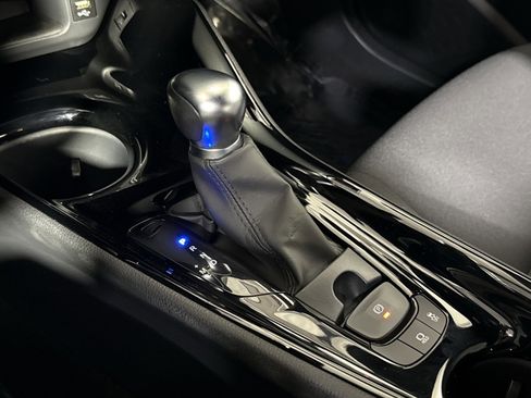 Used 2022 Toyota C-HR XLE image 28