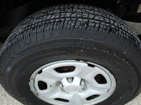 Used 2015 Toyota Tacoma 2WD Access Cab image 9