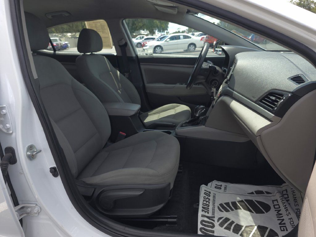 Used 2017 Hyundai Elantra SE FWD image 16