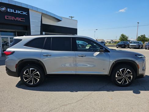 Used 2025 Buick Enclave Sport Touring w/ Super Cruise Package FWD image 8