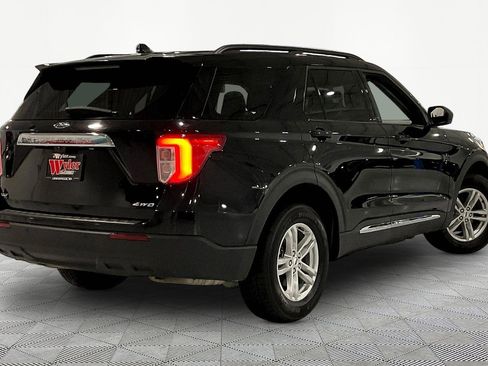 Used 2023 Ford Explorer XLT AWD/4WD image 6