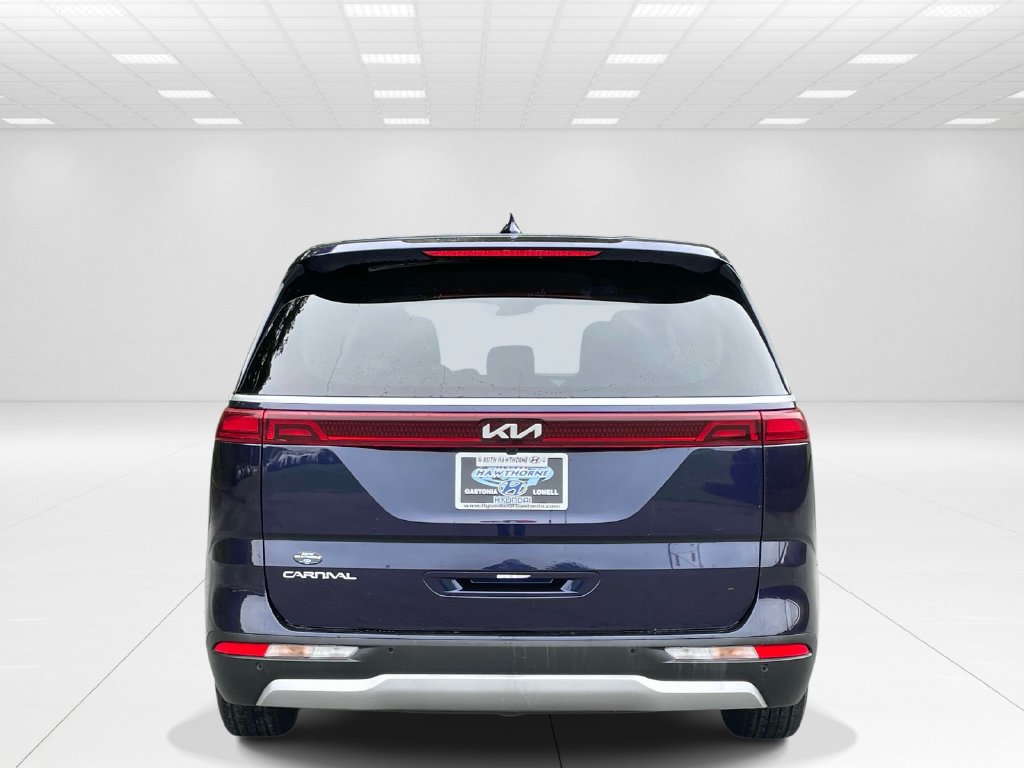 Used 2024 Kia Carnival LX FWD image 5