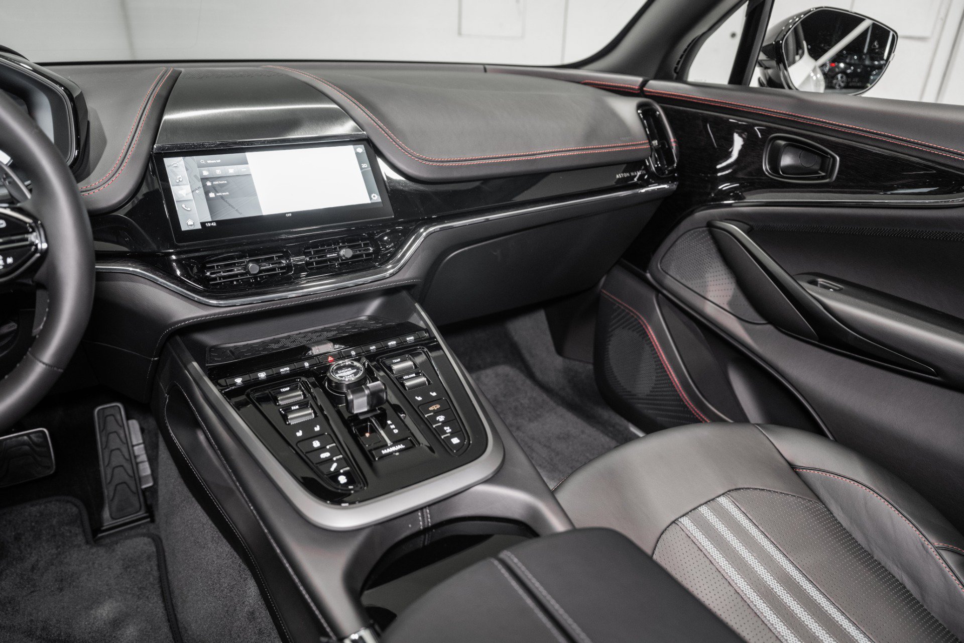 New 2026 Aston Martin DBX 707 AWD/4WD image 24