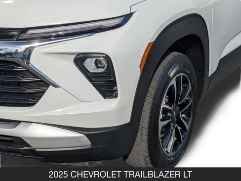 Used 2025 Chevrolet TrailBlazer LT AWD/4WD image 10