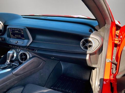 Used 2020 Chevrolet Camaro LT image 24