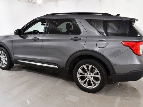Used 2022 Ford Explorer XLT w/ Equipment Group 202A AWD/4WD image 15