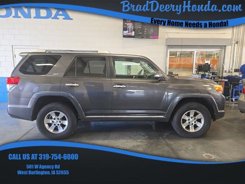 Used 2011 Toyota 4Runner SR5 w/ Convenience Pkg AWD/4WD image 1
