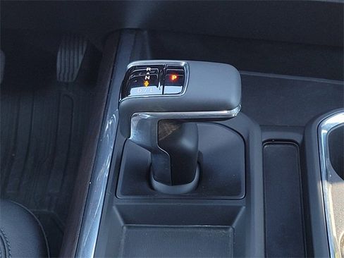 Used 2024 GMC Sierra 1500 SLT image 16