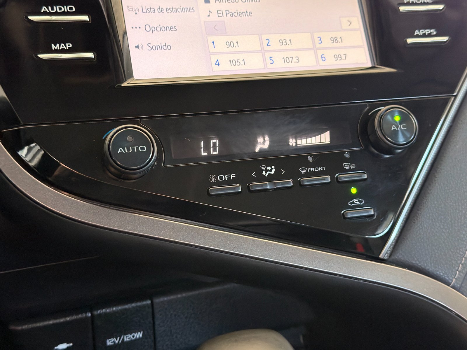 Used 2019 Toyota Camry SE w/ Convenience Package FWD image 17