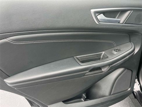 Used 2024 Ford Edge Titanium image 17