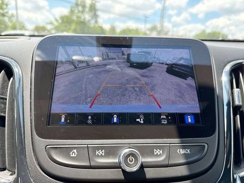Used 2023 Chevrolet Equinox RS FWD image 17
