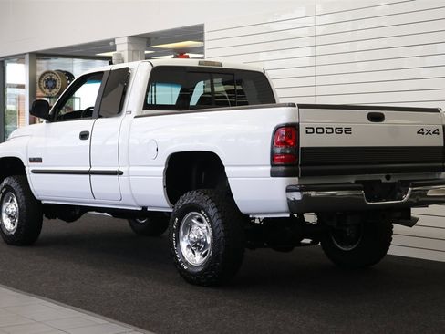 Used 2000 Dodge Ram 2500 Truck SLT image 6