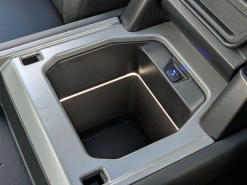 New 2025 Land Rover Defender 110 V8 image 17