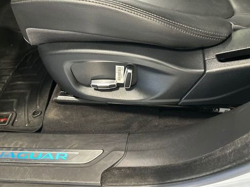 Used 2019 Jaguar F-PACE Premium AWD/4WD image 28