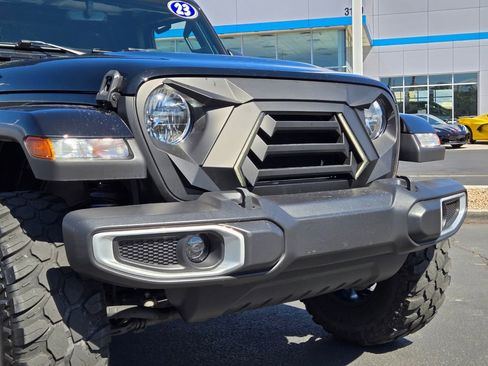 Used 2023 Jeep Wrangler Unlimited Sahara AWD/4WD image 8