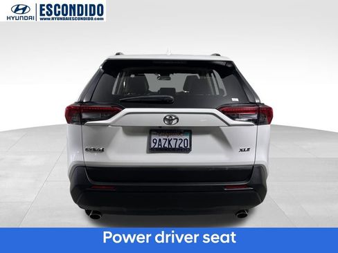 Used 2020 Toyota RAV4 XLE Premium image 4