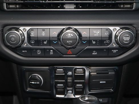 New 2025 Jeep Gladiator High Tide image 23