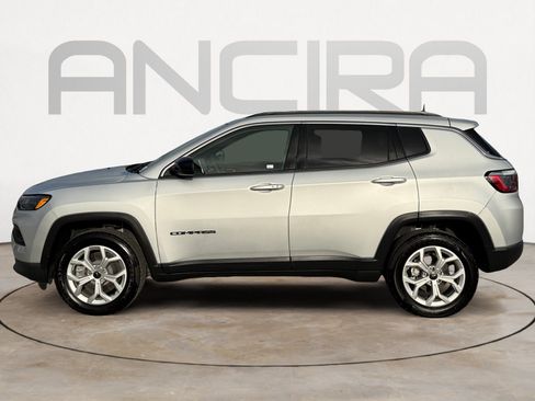 Used 2025 Jeep Compass Latitude AWD/4WD image 7