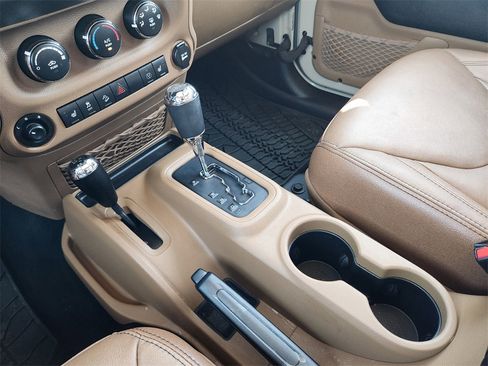 Used 2017 Jeep Wrangler Unlimited Sahara w/ Connectivity Group image 23