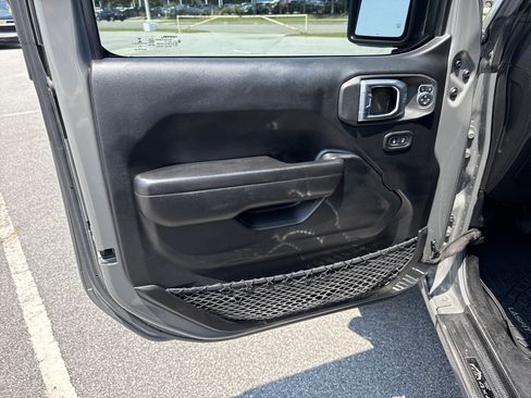 Used 2021 Jeep Gladiator Sport AWD/4WD image 18