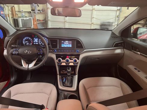 Used 2019 Hyundai Elantra SE FWD image 14