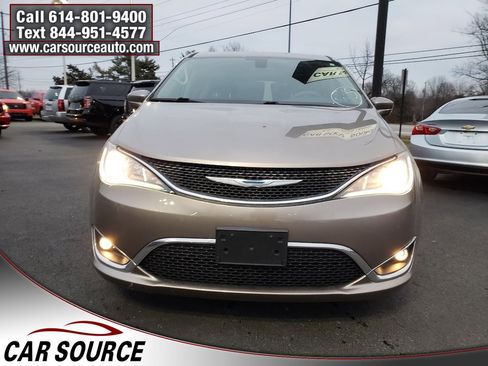 Used 2018 Chrysler Pacifica Touring Plus image 2