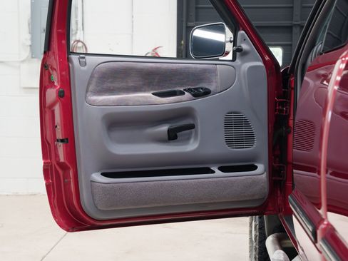 Used 1997 Dodge Ram 2500 Truck 4x4 Club Cab image 38