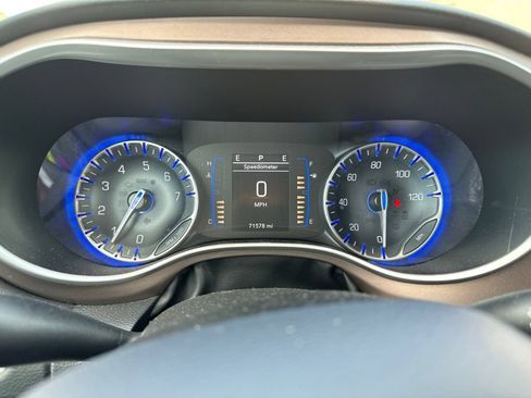 Used 2023 Chrysler Voyager LX FWD image 13